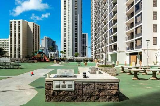 Elevated With Diamond Head & Ocean Views, Steps From Waikiki Apartment