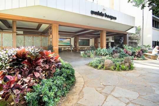 Elevated With Diamond Head & Ocean Views, Steps From Waikiki Apartment *