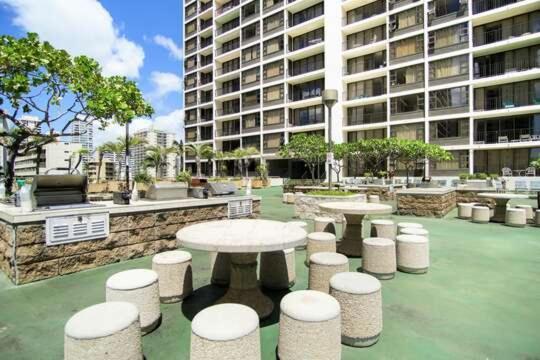 Elevated With Diamond Head & Ocean Views, Steps From Waikiki *