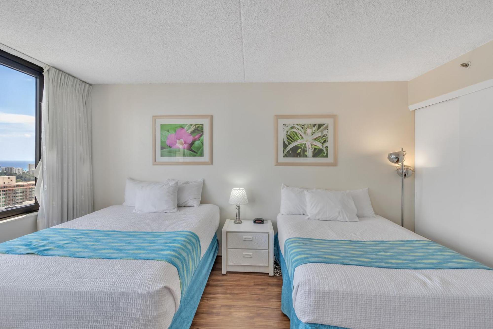 Elevated With Diamond Head & Ocean Views, Steps From Waikiki Apartment Honolulu