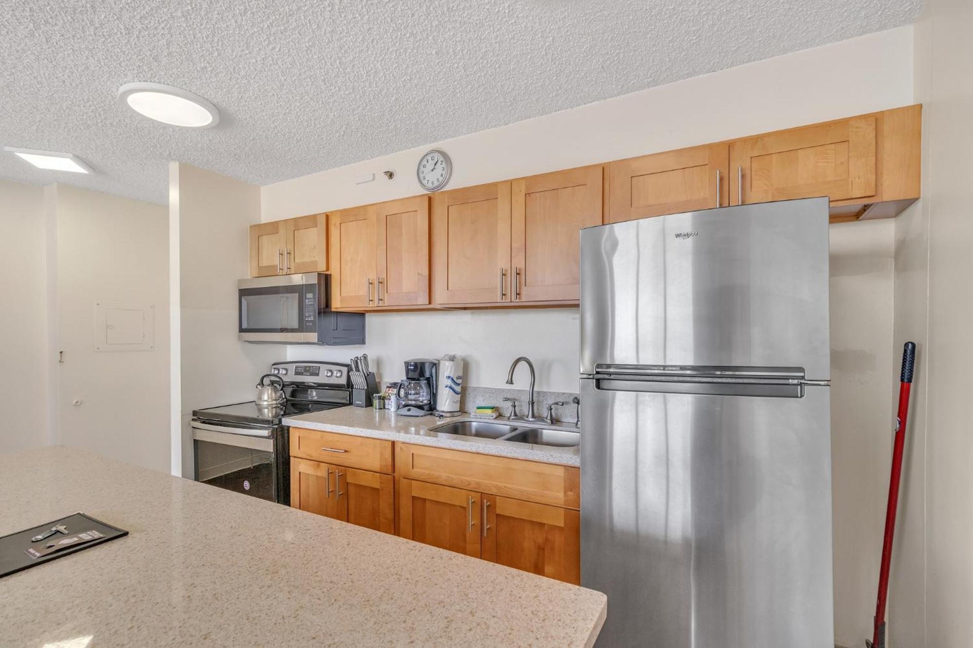 Elevated With Diamond Head & Ocean Views, Steps From Waikiki